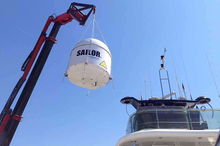 VSAT Sailor 900