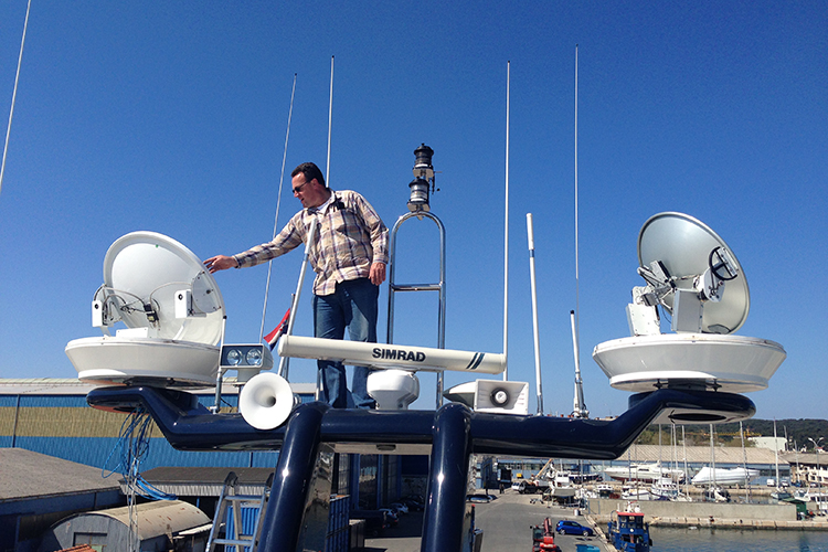 VSAT Sailor 900